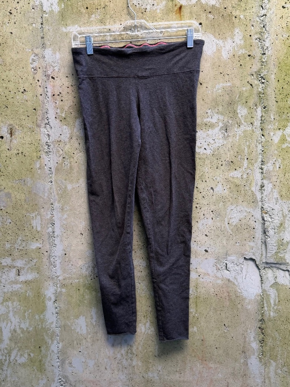 ✨3 for $50✨ ARITZIA TNA | Charcoal Yoga Leggings | Medium